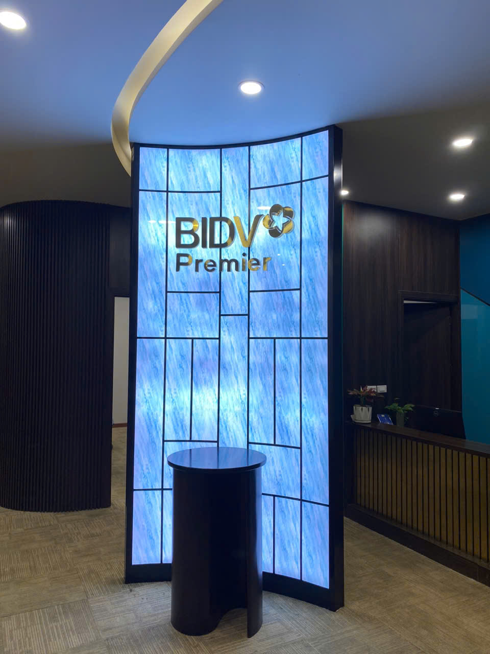 Bien-Quang-Cao-Hop-Đen-