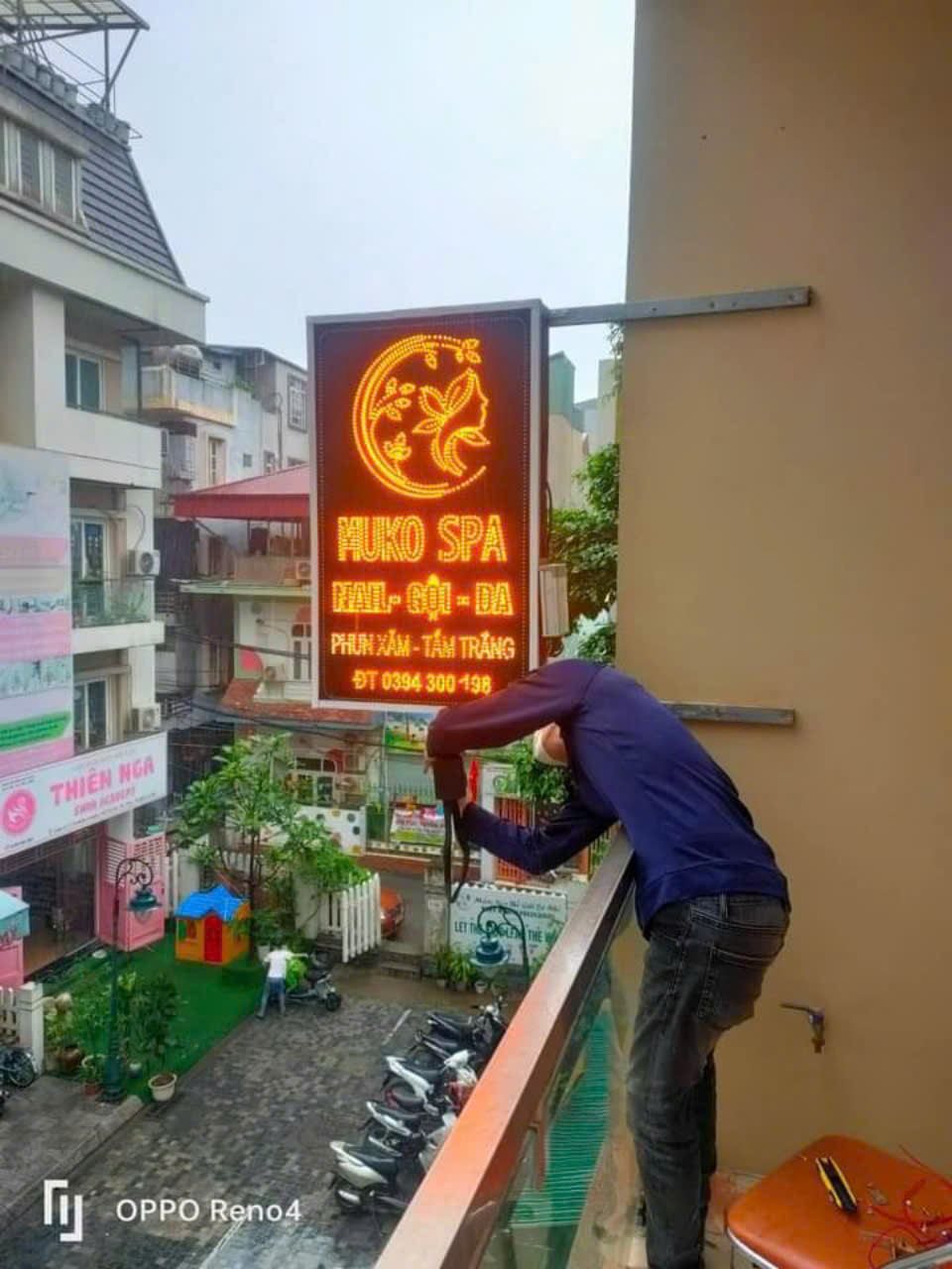 Làm biển vẫy quảng cáo